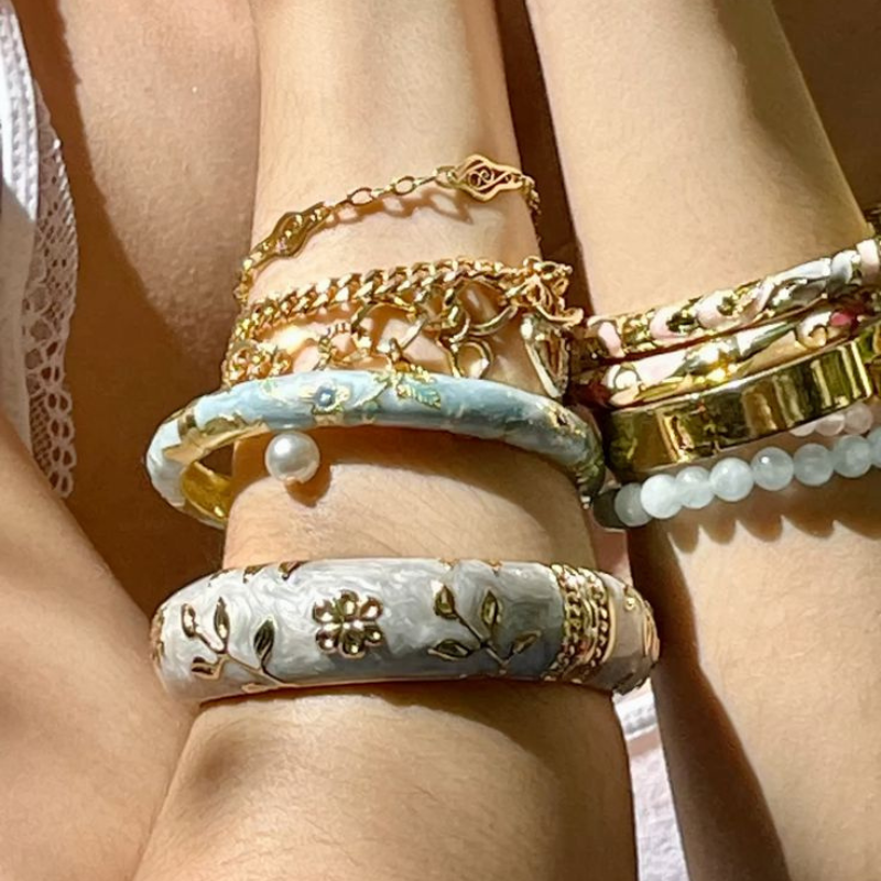 <h4><strong>20,000+ girls love Nurielle statement pieces</strong></h4>